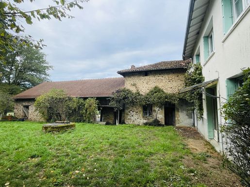Maison 20 pièces 274 m² · à Videix · 274 m² · 107 500 €