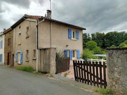 Maison 4 pièces 89 m² · à Châlus · 89 m² · 76 300 €