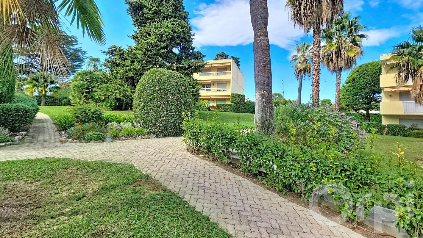 Two-Room Apartment with Dual Aspect in Juan-les-Pins