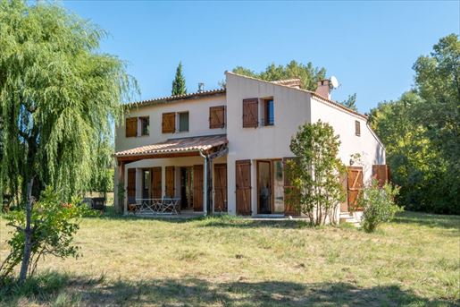 Maison 5 pièces 151 m² · à Saint-Etienne-les-Orgues · 151 m² · 457 000 €