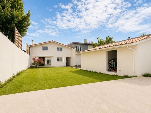 Maison 8 pièces 230 m² · à Bègles · 230 m² · 568 000 €