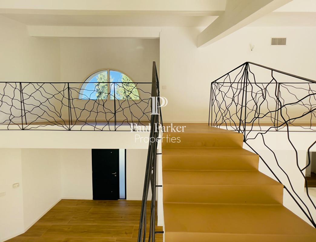 House in Aix-en-Provence, Cuques - Plus