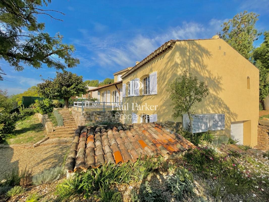 Aix-En-Provence West. Provençal elegance reimagined, 14 minutes from the city center. 10..., Aix-en-Provence