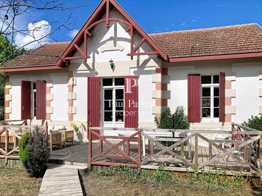 8 pièces 205 m² · à Carcans · 205 m² · 992 000 €