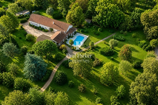 Maison 6 pièces 348 m² · à Montpon-Ménestérol · 348 m² · 583 000 €