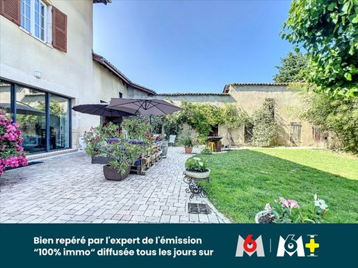 Maison 8 pièces 330 m² · à Jassans-Riottier · 330 m² · 650 000 €