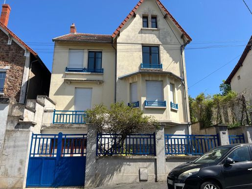 Maison 6 pièces 220 m² · à Montluçon · 220 m² · 264 000 €