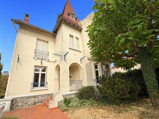 Maison 7 pièces 330 m² · à Montluçon · 330 m² · 300 000 €