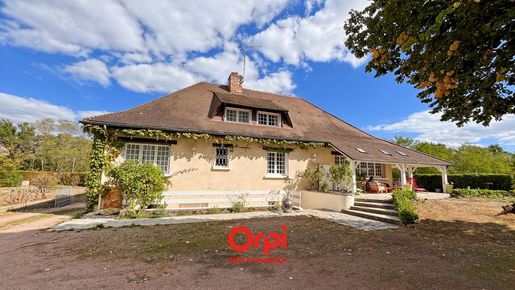 Maison 7 pièces 210 m² · à Cosne-d'Allier · 210 m² · 279 000 €
