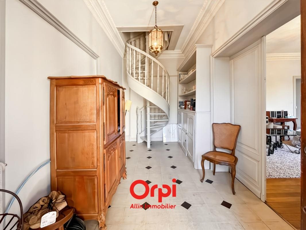 Maison à vendre, 245m², Montmarault