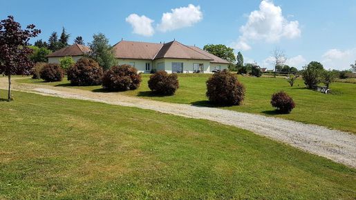 Maison 8 pièces 224 m² · à Budelière · 224 m² · 320 000 €