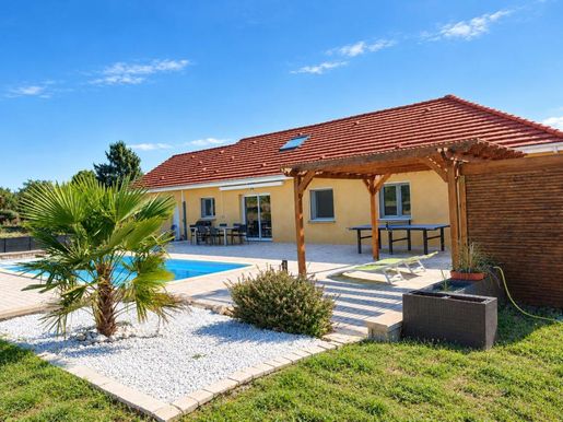 Maison 8 pièces 190 m² · à Chazemais · 190 m² · 275 000 €