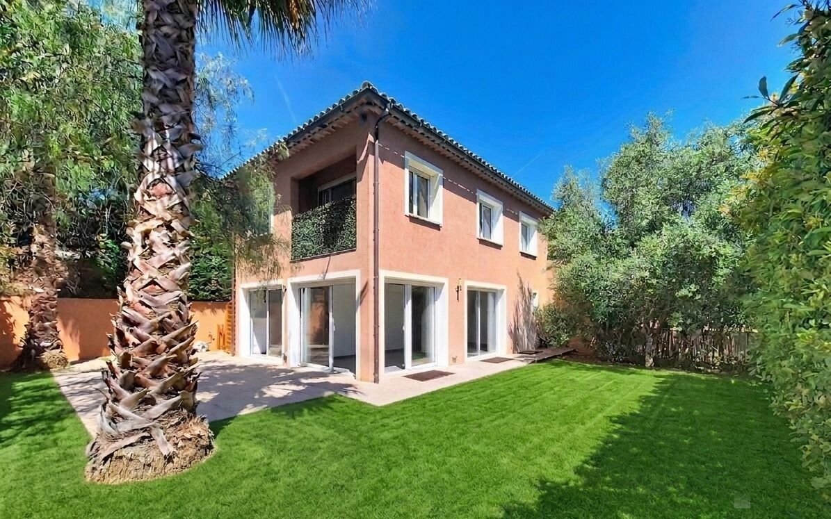 Beautiful Contemporary Villa, 195 m², with Swimming Pool – Large 733 m² Plot