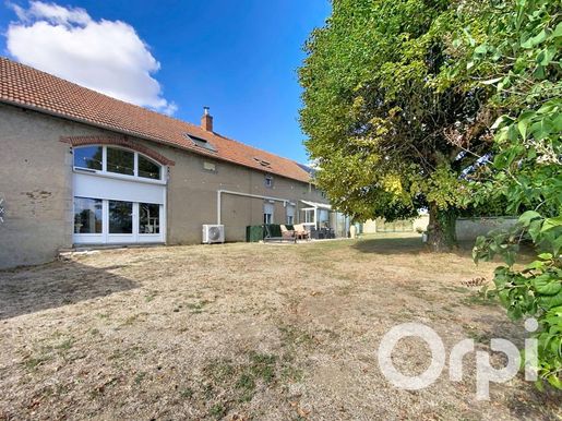 Maison 7 pièces 169 m² · à Durmignat · 169 m² · 198 000 €