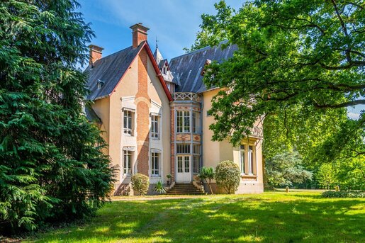 Maison 10 pièces 460 m² · à Changé · 460 m² · 1 648 000 €