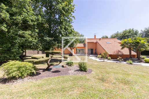 Maison 10 pièces 272 m² · à Cholet · 272 m² · 614 000 €