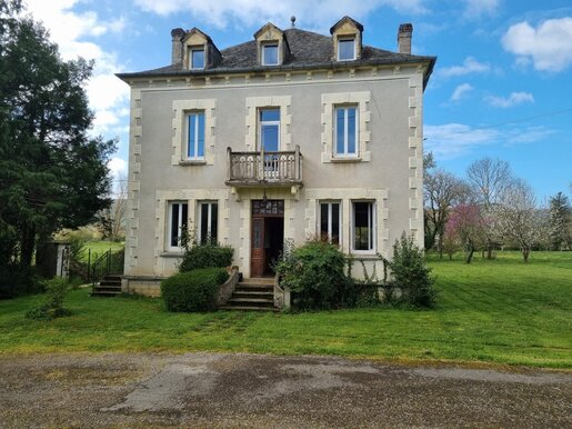 Maison 10 pièces 179 m² · à Saint-Céré · 179 m² · 340 000 €