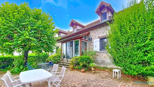 6 pièces 155 m² · à Charmoy · 155 m² · 265 000 €