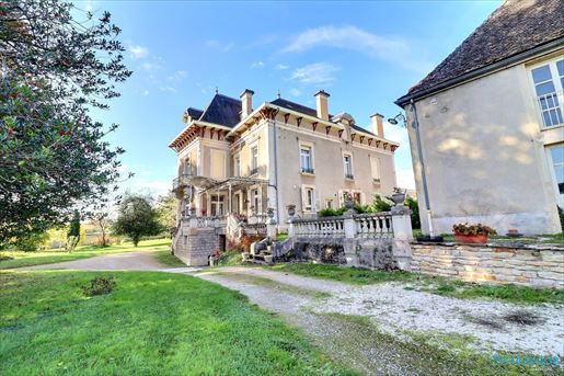 Maison 12 pièces 342 m² · à Beaune · 342 m² · 735 000 €