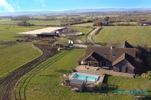 Maison 7 pièces 239 m² · à Sennecey-le-Grand · 239 m² · 1 050 000 €