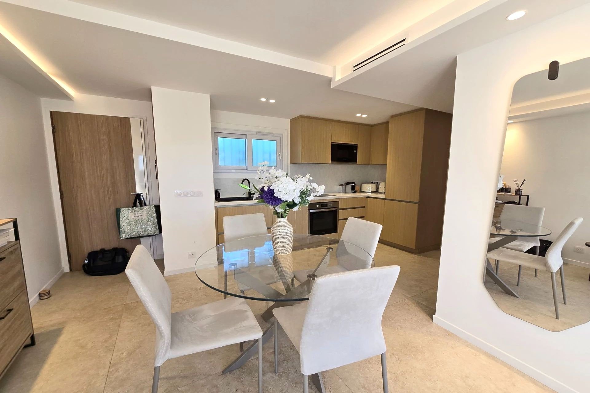 Purchase: Apartment (06400)