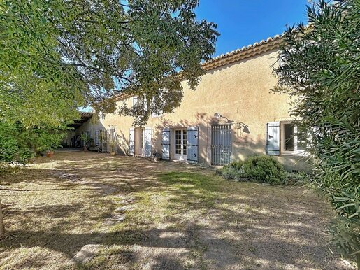 Maison 8 pièces 217 m² · à Robion · 217 m² · 649 000 €