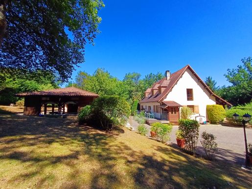 Maison 14 pièces 275 m² · à Montignac-Lascaux · 275 m² · 577 500 €