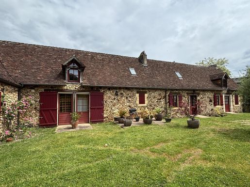 Maison 9 pièces 205 m² · à Rouffignac-Saint-Cernin-de-Reilhac · 205 m² · 318 000 €