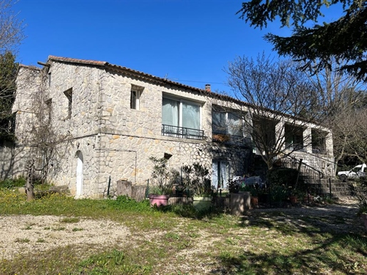 Immeuble 392 m² · à Vaison-la-Romaine · 392 m² · 570 000 €
