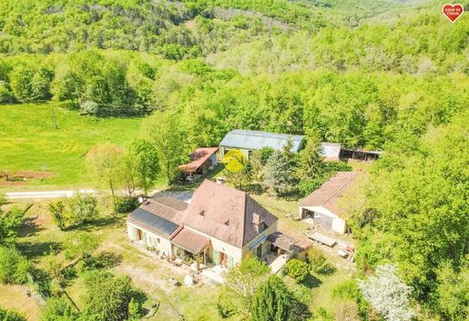 Maison 9 pièces 215 m² · à Meyrals · 215 m² · 520 000 €