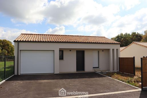 Terrain 6 pièces 111 m² · à Saint-Hilaire-la-Forêt · 111 m² · 313 100 €
