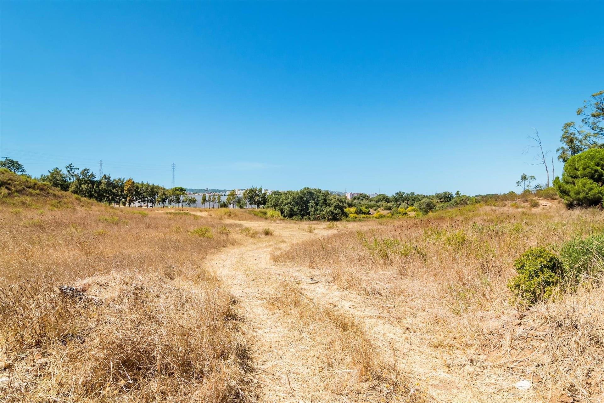 Urban land in Setúbal for construction