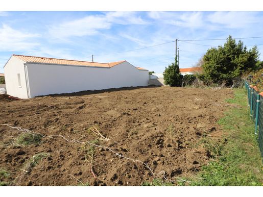 Terrain, terrain 403 m² — Saint-Georges-d'Oléron (Charente-Maritime) · 127 550 €