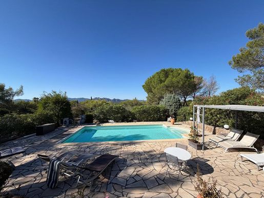 Maison 6 pièces 161 m² · à Roquebrune-sur-Argens · 161 m² · 945 000 €
