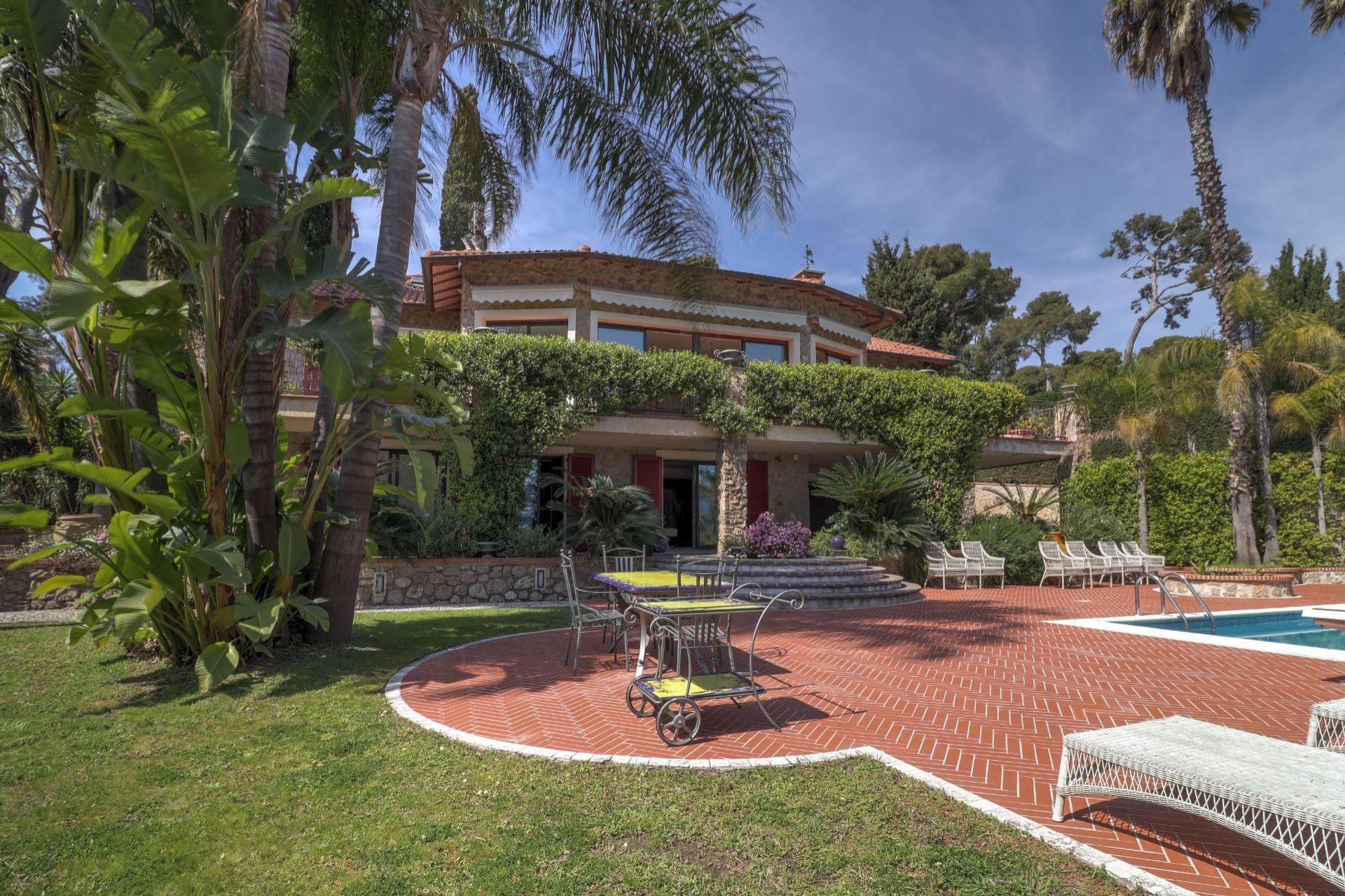 Maison à vendre, 360m², Roquebrune-Cap-Martin