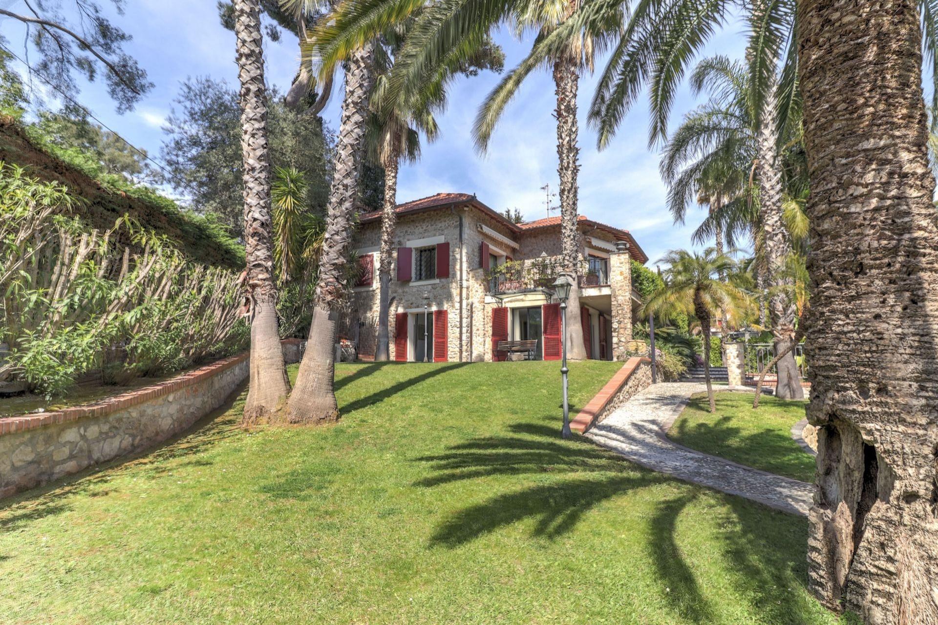 Maison à vendre, 360m², Roquebrune-Cap-Martin