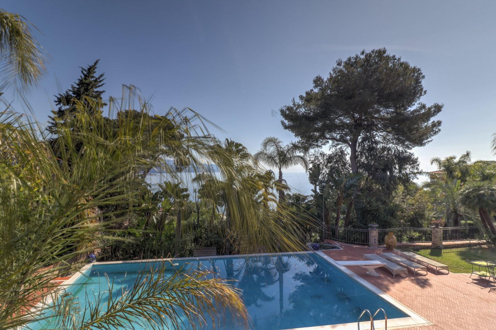 Maison à vendre, 360m², Roquebrune-Cap-Martin