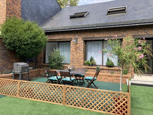 Maison 8 pièces 239 m² · à Le Plessis-Robinson · 239 m² · 946 000 €