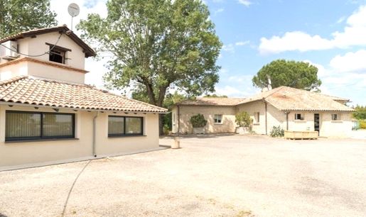 Maison 8 pièces 310 m² · à Caussade · 310 m² · 590 000 €