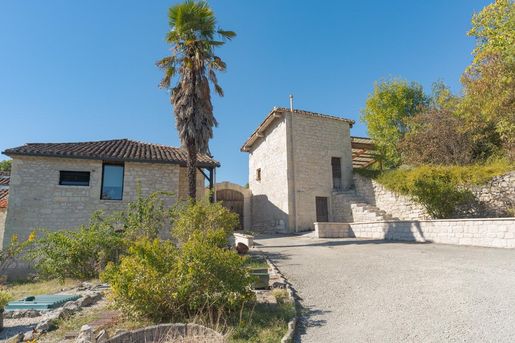 Maison 8 pièces 165 m² · à Castelnau-Montratier · 165 m² · 385 000 €