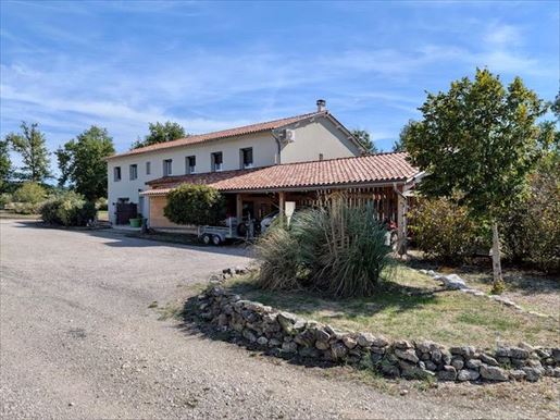 Immeuble 15 pièces 480 m² · à Caussade · 480 m² · 598 000 €