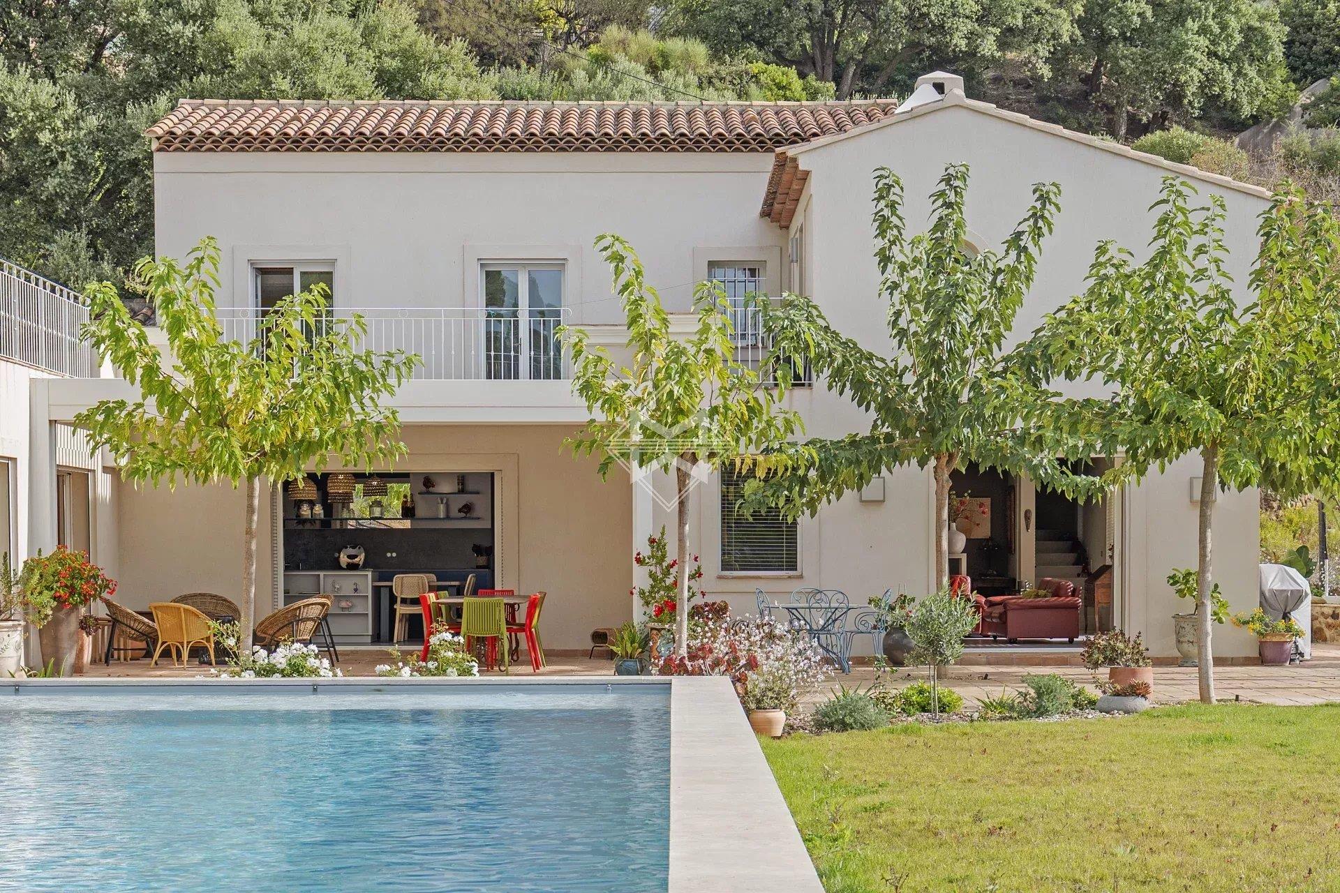 Maison à vendre, 270m², Carqueiranne