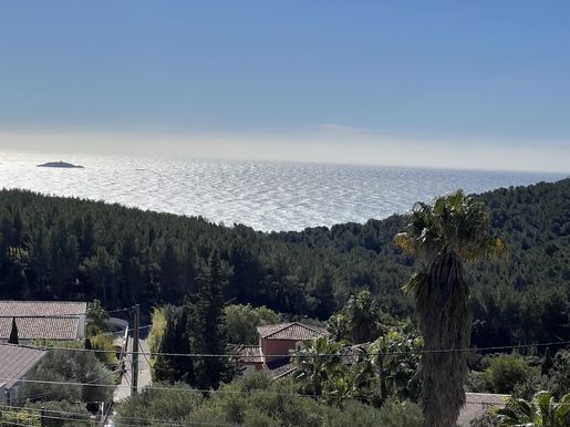 Terrain 2099 m² · à Bandol · 1 399 000 €
