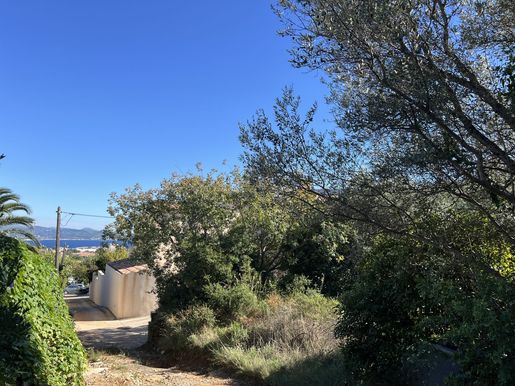 Terrain 617 m² · à La Ciotat · 415 000 €