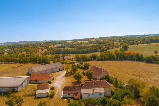 Maison 5 pièces 217 m² · à Montfaucon · 217 m² · 576 000 €