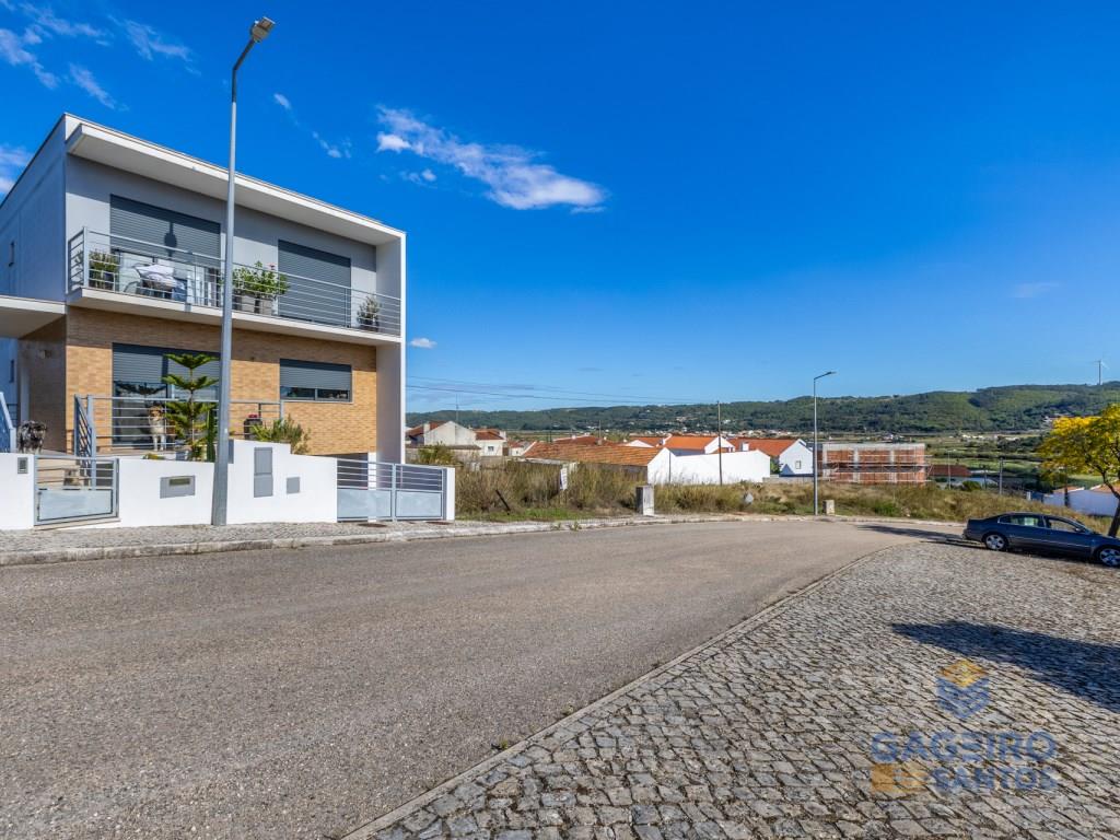 Land mit genehmigtem Projekt in Nazaré