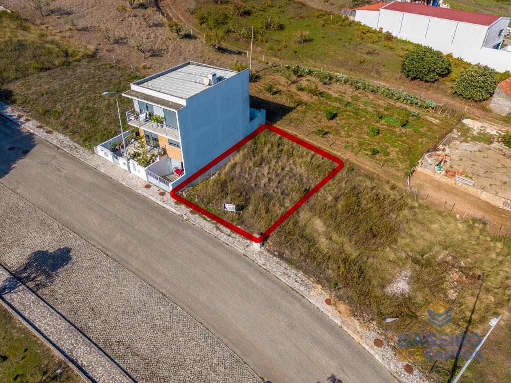 Land mit genehmigtem Projekt in Nazaré