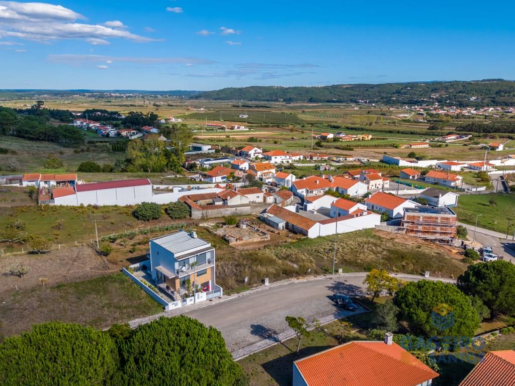 Land mit genehmigtem Projekt in Nazaré