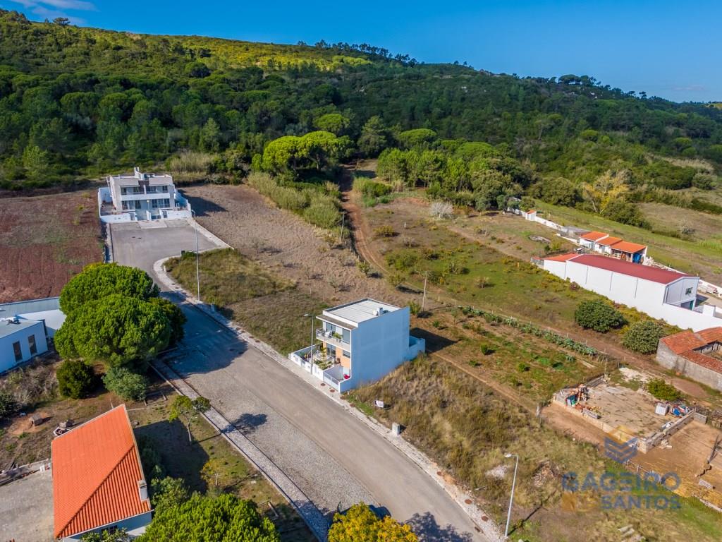 Land mit genehmigtem Projekt in Nazaré