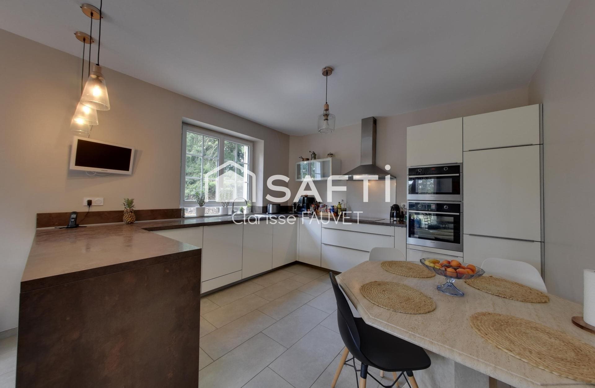 Maison à vendre, 197m², Saint-Priest-Taurion